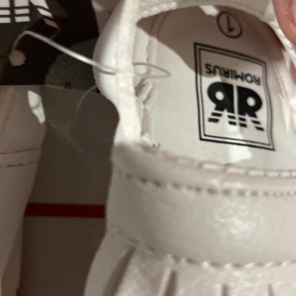 Romirus baby shoes Baby Sandals fringe NWT white  💕 0-6 months size 1 - Picture 3 of 12